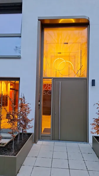 Direkt vom Eigentümer, brandneue, gut gelegene 60qm-Wohnung, gegenüber von Volkspark Friedrichshain — photo 1